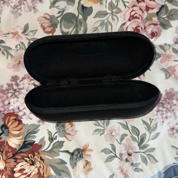 Oakley sunglasses case - Picture 2 of 2